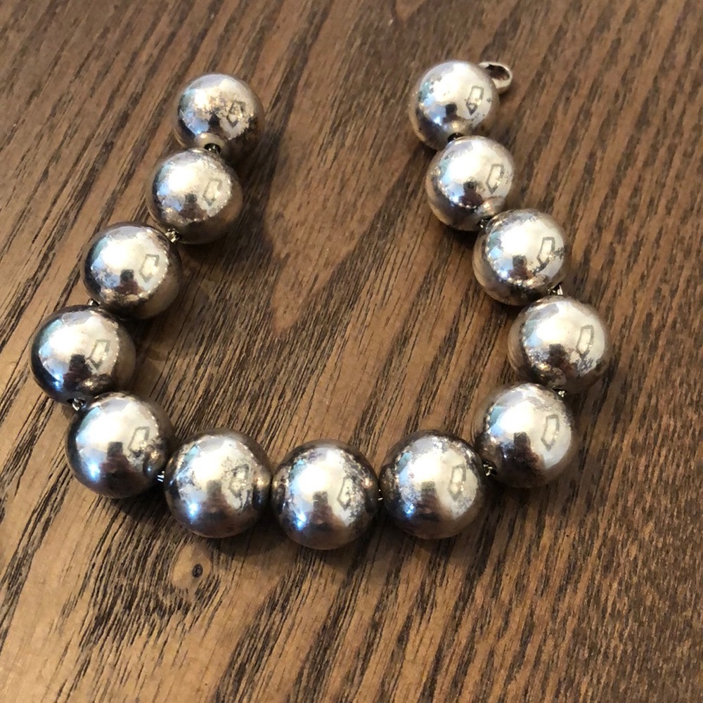 Large ball bracelet